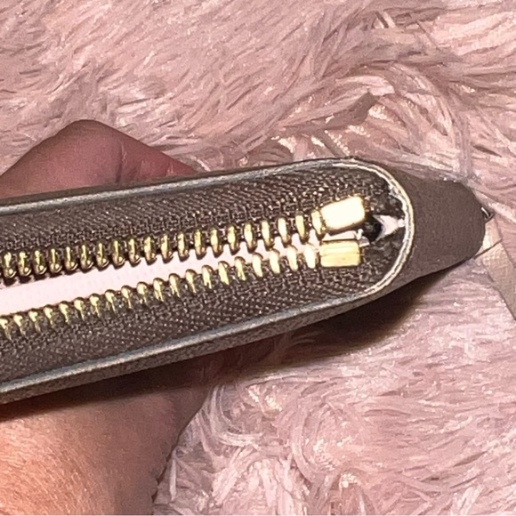 LOUIS VUITTON Clemence Wallet - Picture 6 of 14